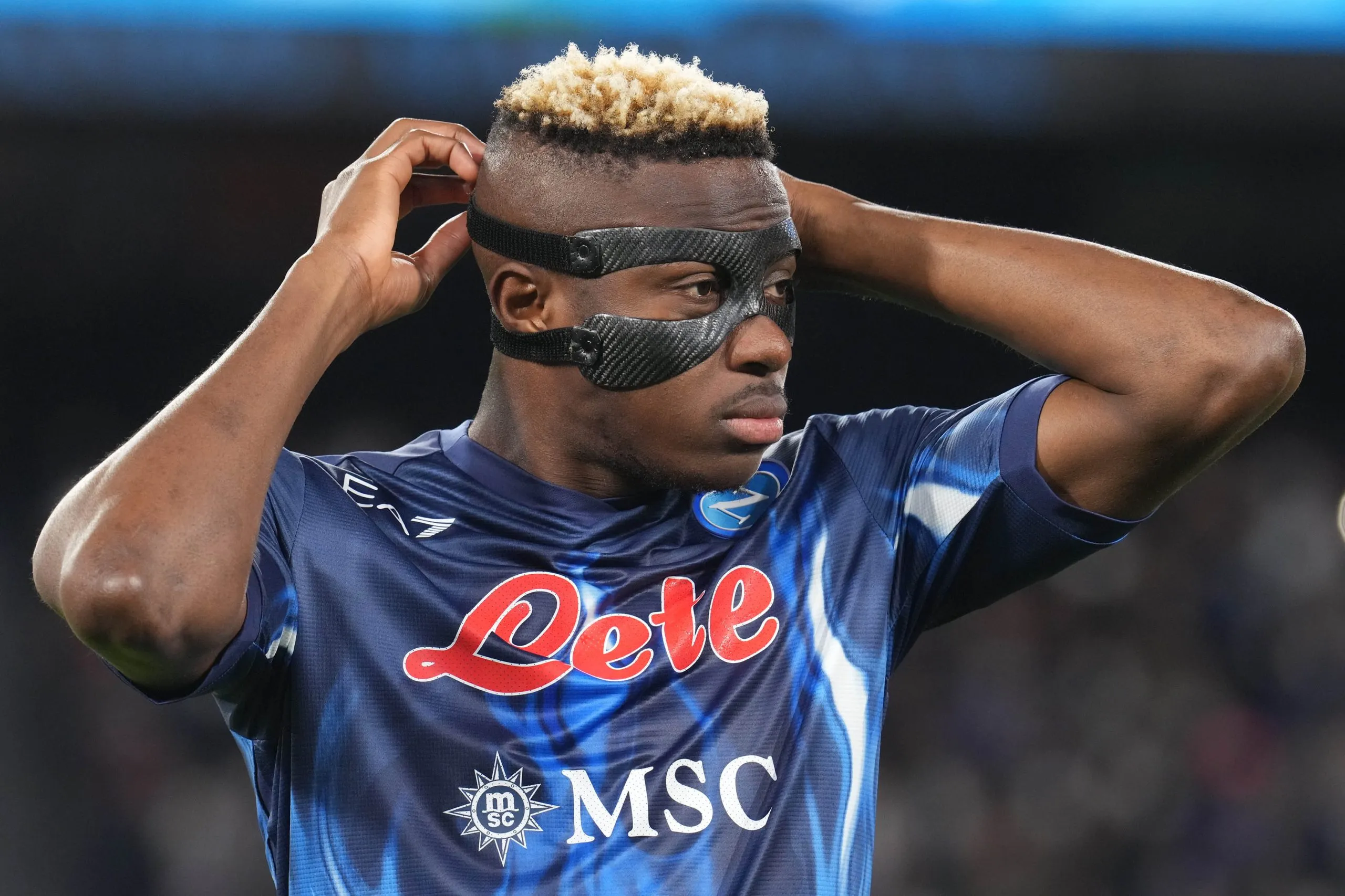 Infortunio di Osimhen: l’attaccante nigeriano salta Napoli-Milan