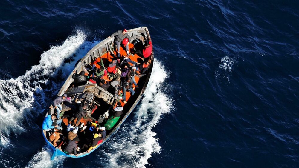 Migranti, in arrivo in 700 su un barcone a Catania: è stato di emergenza nazionale