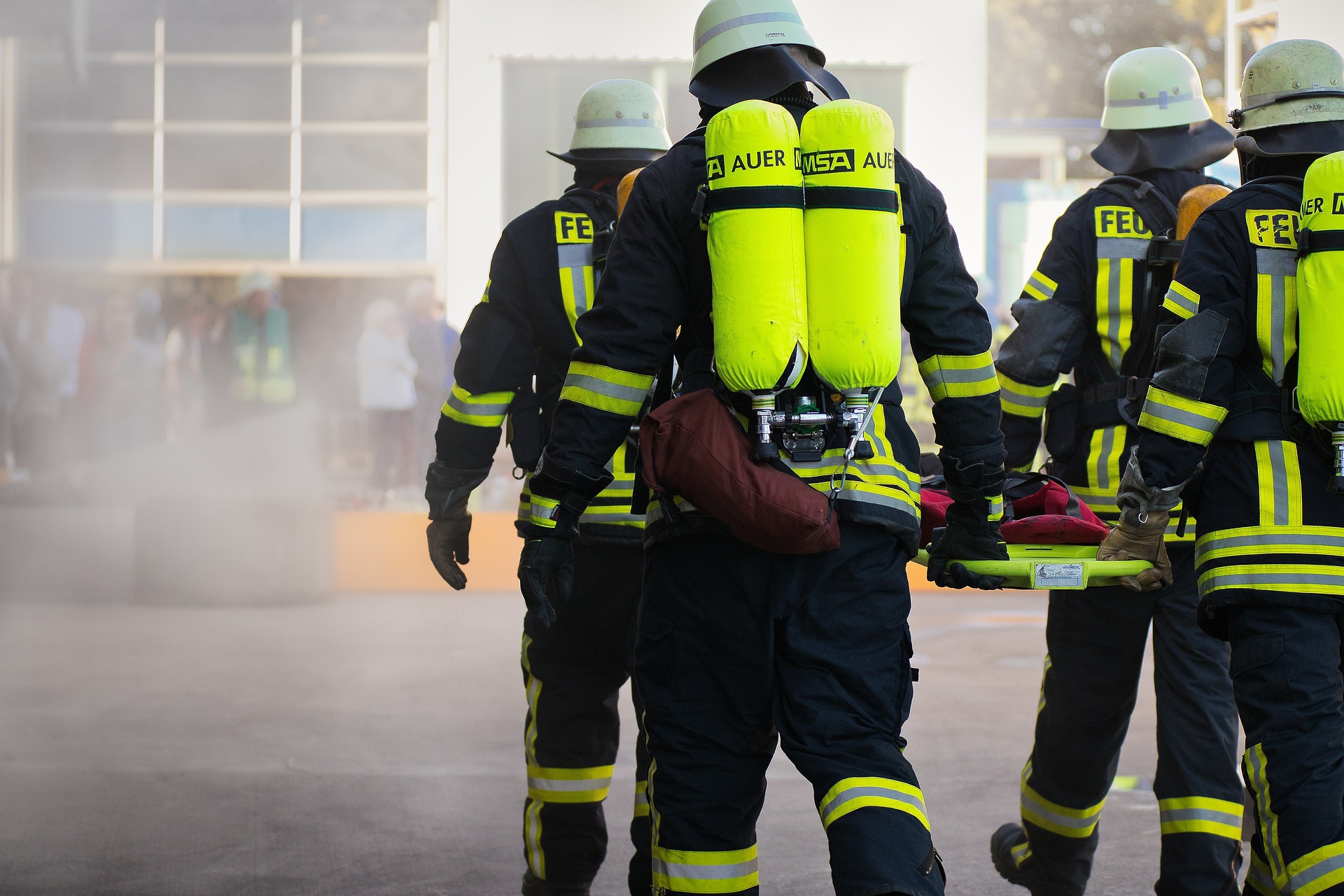 Incendio a Milano in zona Porta Romana: evacuata una scuola