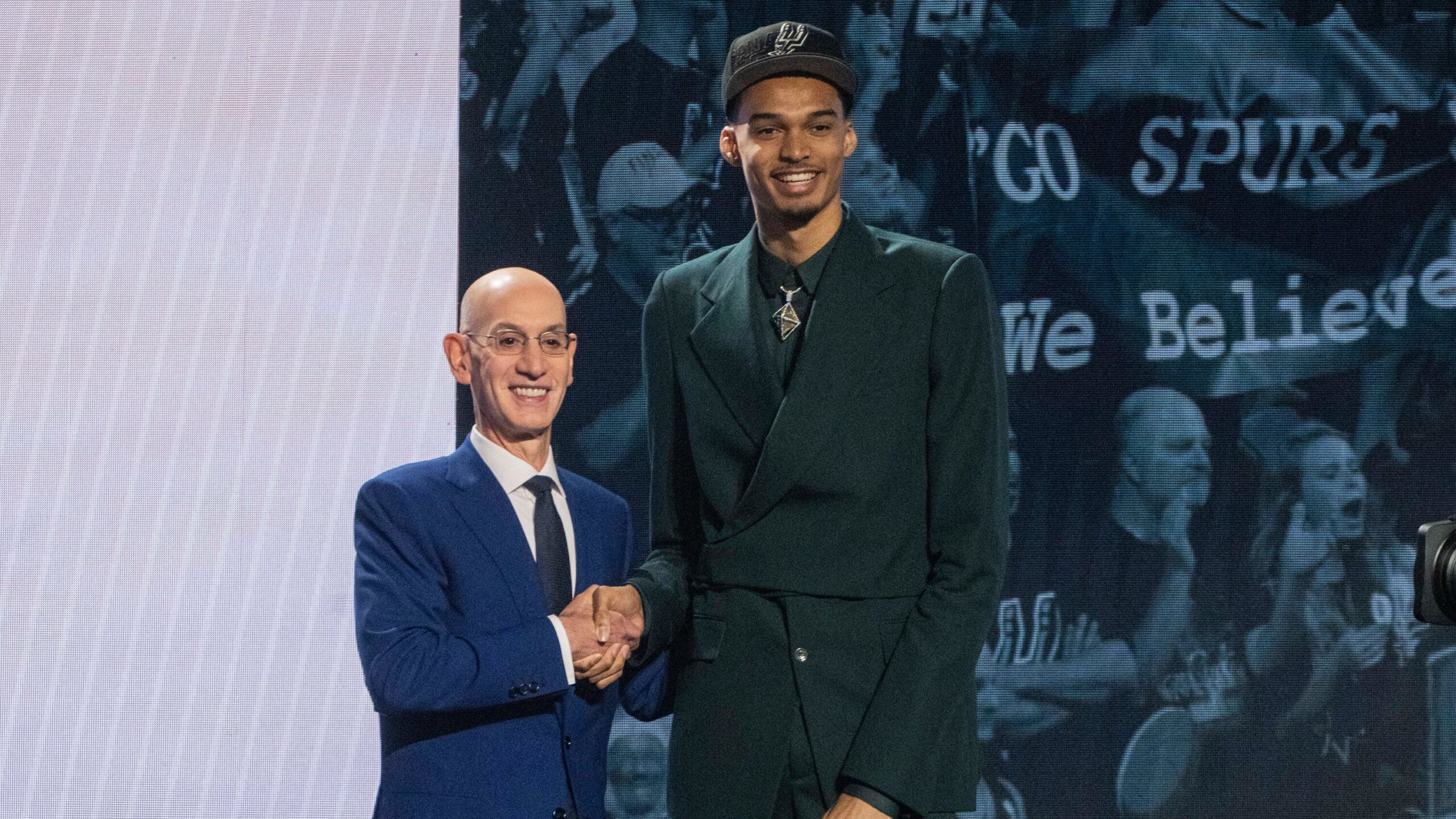 NBA Draft 2023: Victor Wembanyama prima scelta per gli Spurs. Ecco tutte le chiamate del primo giro