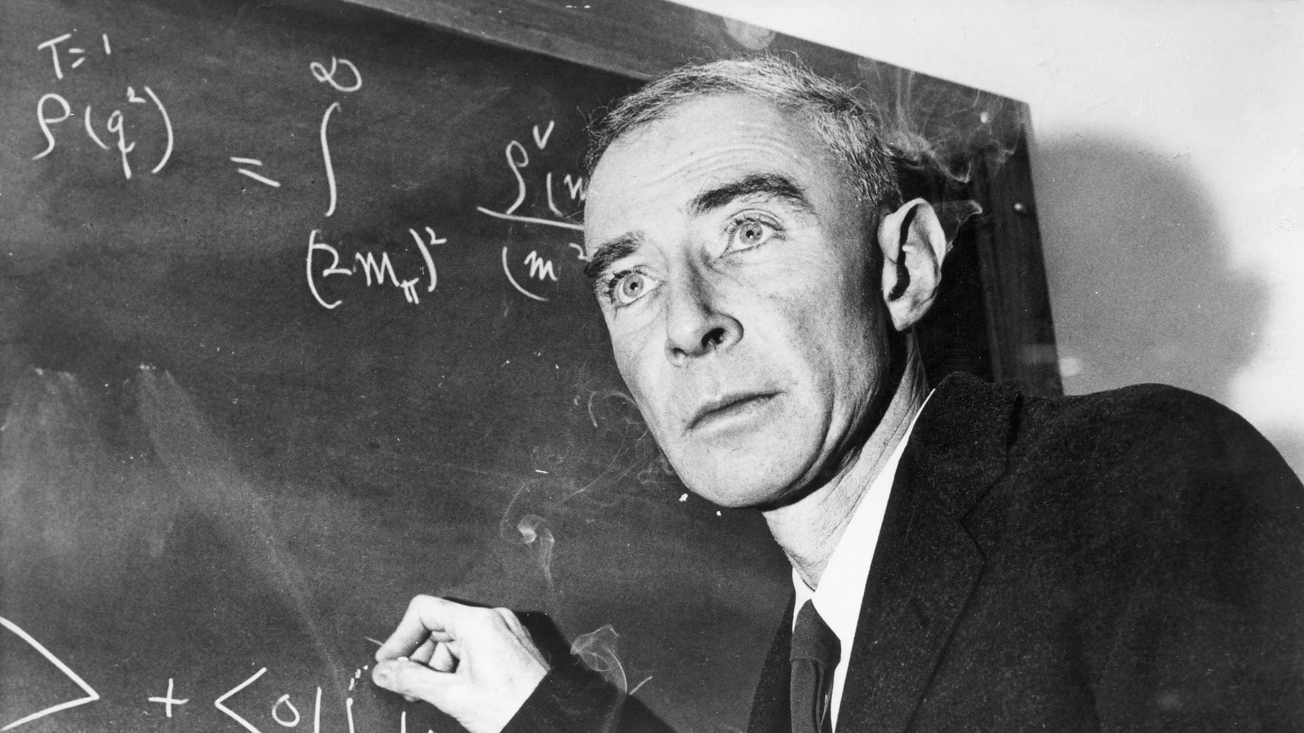 Chi è Robert Oppenheimer, il fisico che ha realizzato la bomba atomica