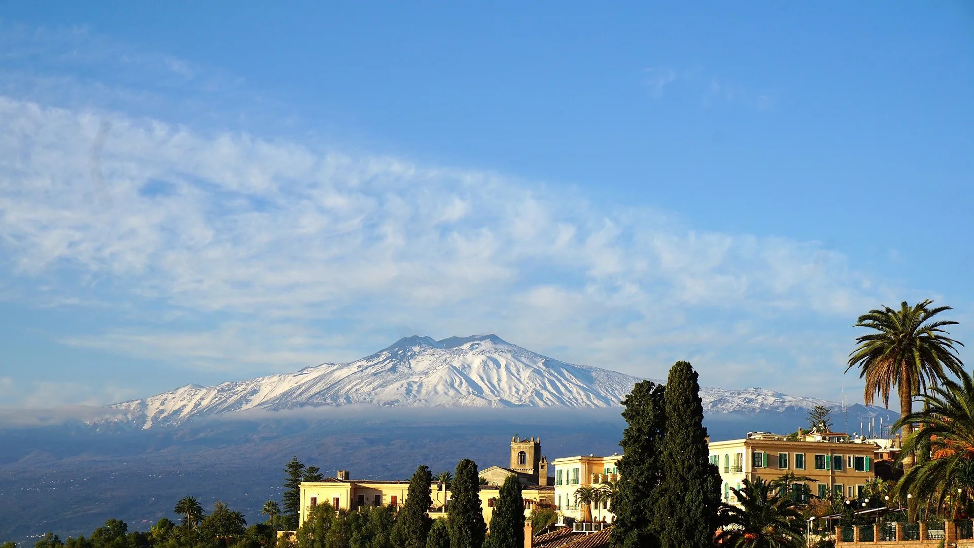 Tutto ciò che c’è da sapere sull’Etna, il vulcano più grande d’Europa