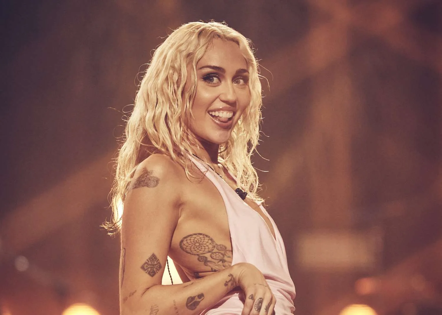 Used To Be Young: testo, traduzione e significato della canzone di Miley Cyrus