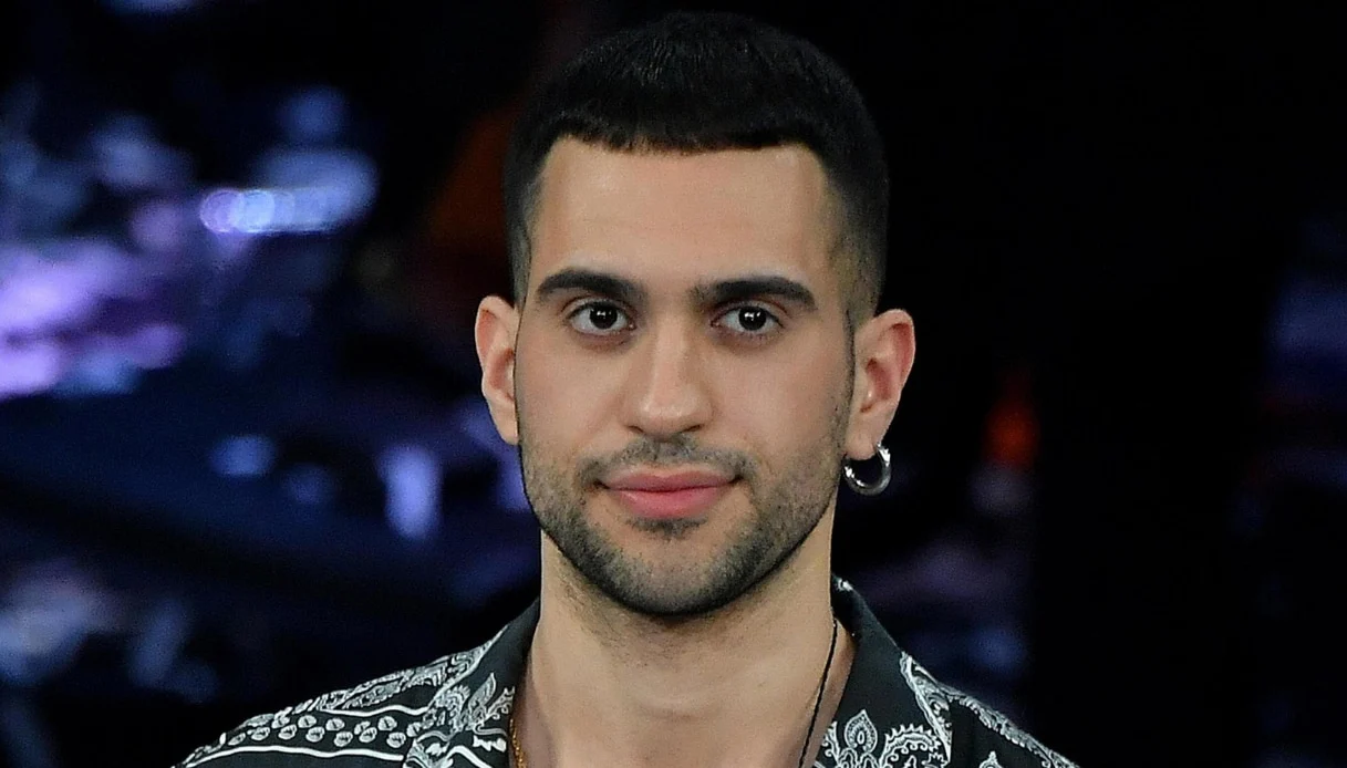 Tuta gold: il testo e il significato della canzone di Mahmood a Sanremo 2024